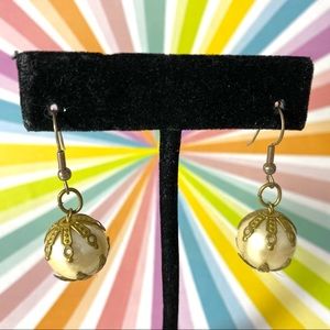 Little faux pearl drop earrings gold tone vintage